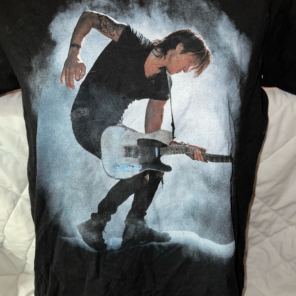 Keith Urban Graffiti U World Tour 2019 Concert T-Shirt - Picture 2 of 8